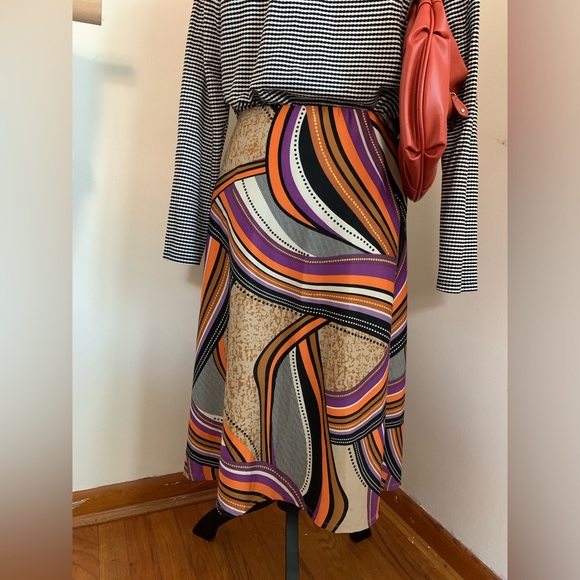 Abstract design skirt size Large - Picture 8 of 8